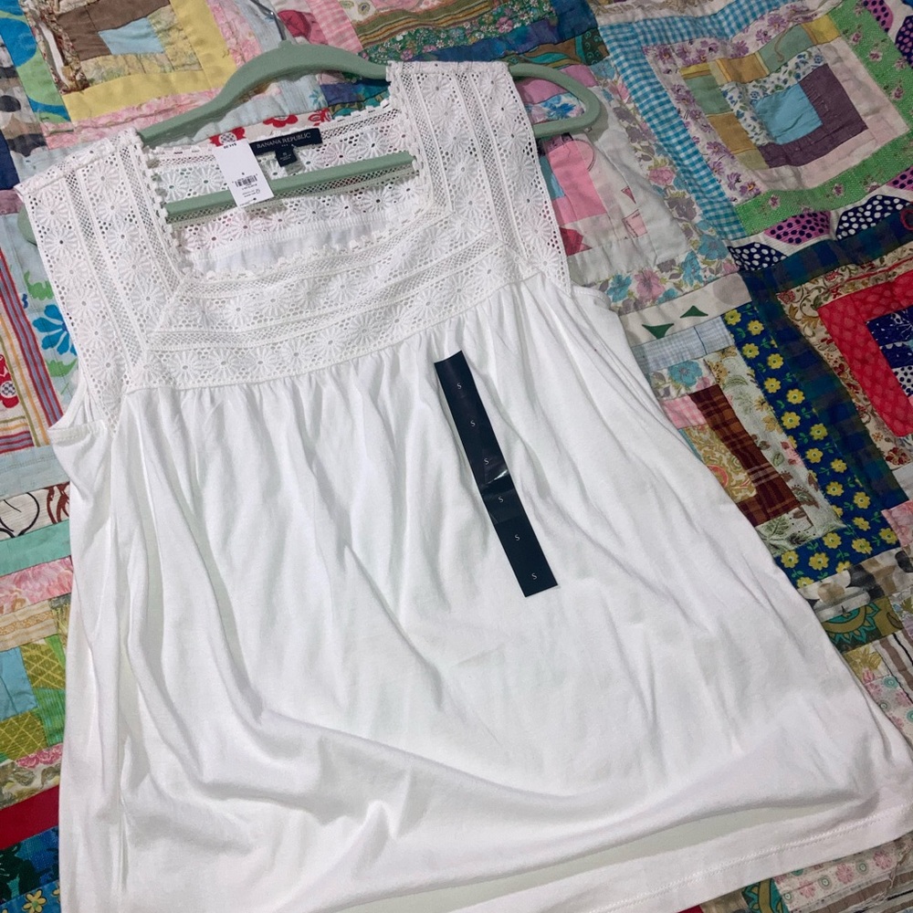 NWT white top tee lace neckline Small